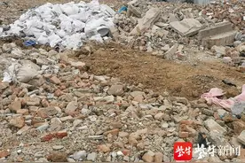 “五小工程车”疑似偷倒建筑垃圾，南京市民希望有关部门加强巡查图片