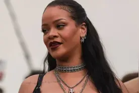 超级碗中场休息：蕾哈娜隆重回归舞台图片