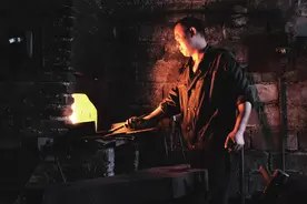非遗丨巴蜀孙铁匠：坚守千年古法锻打工艺图片