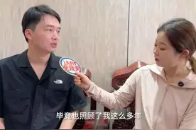 邓博说，以后把养父家当亲戚一样走动，直播聊小时候趣事图片
