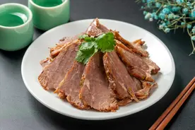 卤牛肉焯水是大错，谨记3个窍门，牛肉软烂不塞牙，酱香味十足图片