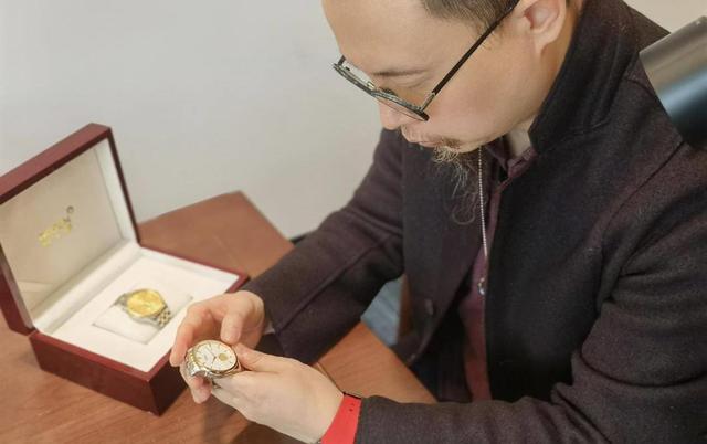 ��ʿ�ٶԻ��ӱ��Ļ�ѧ�߳�ΰ��Ϊ�����й��ֱ������й����¶�Ŭ��