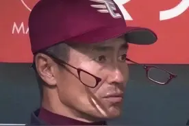 惊现“神操作”，一摊主火烤煤气罐！图片