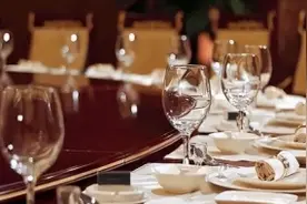 酒桌识人术：酒桌上要远离3种“招灾惹祸”之人，一喝酒便露尾巴图片
