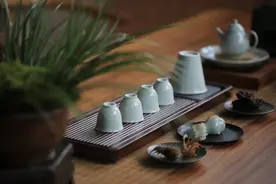 任何时候都不要小瞧一个不爱说话的人，原因有四图片