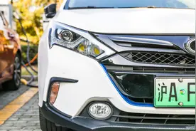 第一批绿牌车已经过了8年质保期，看到换电池的价格，还愿意买吗图片