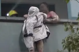 南京男子上演“下火海”救妻子 网友：阳台设计亮了图片