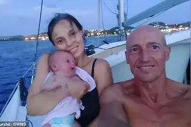 英国夫妻俩想贴近自然，在海滩生娃，没想到，却成了一场噩梦…图片