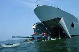 10多个作战旅，数千辆两栖装甲车辆，解放军两栖登陆部队够用吗图片