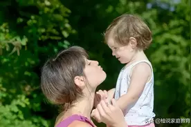 婴儿背带用错了毁脊椎！不要让“带娃神器”变成“坑娃坑器”图片