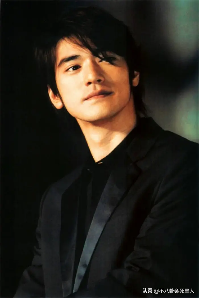 10位港台长发男星,郑伊健帅气逼人,伍佰气质狂放不羁