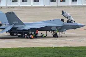 歼35现身央视军宣画面，或海空两用，不光上舰航母还要装备空军？图片