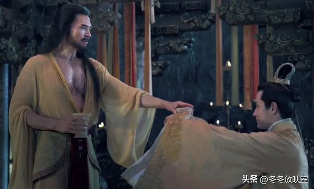 张艺谋“晚节不保”，妻子连夜转移资产出国，圈内早有征兆