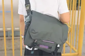 简约轻奢容量超大，光影行星电脑数码斜挎包体验图片