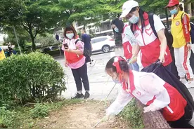 亲子志愿者踊跃参加“河小青志愿服务”活动守护美丽江河图片