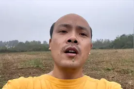 男子晒与小15岁女友合照，准备带她回去见父母，网友百思不得其解图片