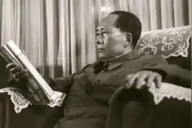 1960年珠峰归属成难题，中尼多次协商遇挫，我国登顶插上五星红旗图片