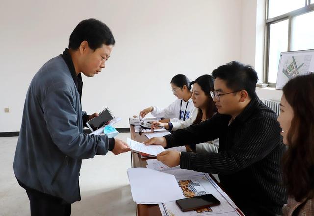 武山县洛门镇举行棚户区改造项目安置房分配仪式