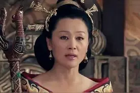 她亲手把自己的儿子逼成了同性恋，并让他英年早逝图片