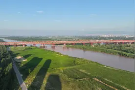 西安地铁10号线公轨合建桥实现整桥合龙图片