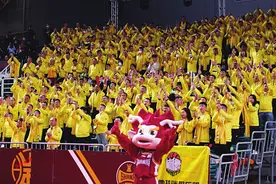 首个主场·回望 山西男篮“回家” “闹他”排山倒海图片