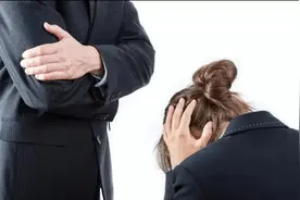 心理学：习惯“指责别人”，是一个人性格上的缺陷图片