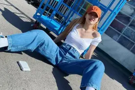 女星泫雅脖子上大胆穿洞！颈部戴一颗钻石钉，肩上布满纹身不怕疼图片