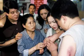 北京卫视终于重播《贫嘴张大民的幸福生活》，潘粤明霍思燕好鲜嫩图片