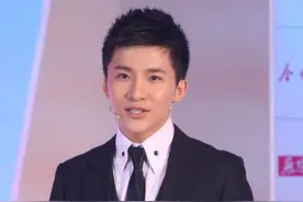 边策：26岁成央视主持，32岁从8楼一跃而下，成母亲余生之痛图片