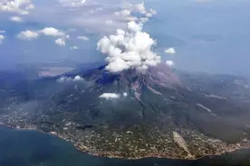 鸟瞰山河之日本樱岛火山图片