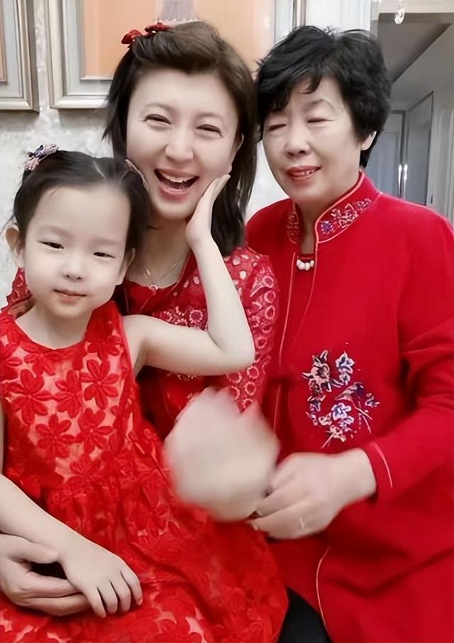 演员闫学晶:我这辈子最正确的决定,就是46岁高龄为大丈夫生女儿