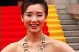 舍弃滤镜看女星真实身材，腿粗、有小肚子，皮肤偏黄都是常态图片