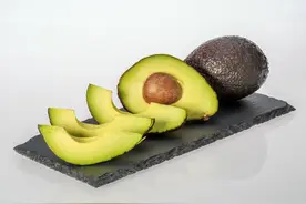 牛油果的脂肪含量太高，减肥期不能吃？是真的吗？图片