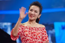 央视主持人管彤，嫁给普通人42岁冒险产子，自称是最正确的选择图片