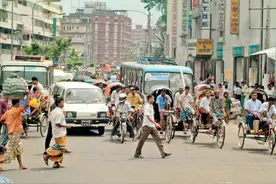 船到孟加拉，当地人生活不忍直视，男人一夫4妻制，真实体验太难图片