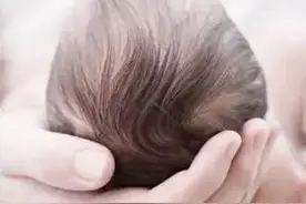 宝宝满月胎毛要不要剃？什么时候剃？千万不能乱剃！图片
