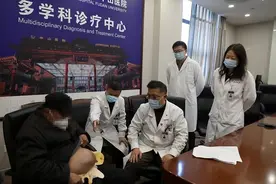 73岁大爷腹大如怀胎，内脏脱出几乎撑爆腹壁，中山医院多学科合作惊险“拆弹”图片