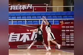 女篮恶性事件：球员被垫脚，脱臼+三处骨折+韧带撕裂！曾获一等功图片