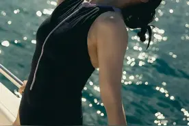 金靖分享夏日泳装照又美又辣！笑容自信感染力强图片