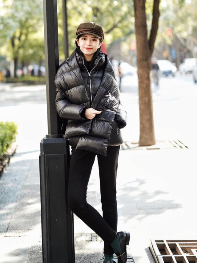 三木又把“短款羽绒服”带火了！这2组搭配保暖高级，小个子也爱