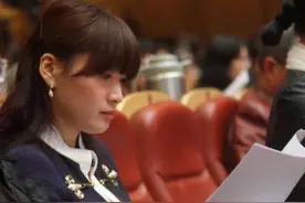 花几百万买一块手表，给员工发放6亿元年终奖，40岁还没有男朋友图片