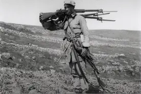 来自晋察冀的抗战经典老照片，说说这位英雄和他参加的三甲村战斗图片