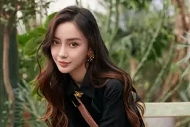 杨颖晒与小海绵合照，离婚后的她，感觉气质变的不一样了图片