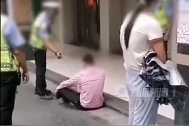 男子被喷辣椒水抬走！涉事人员停职，网友意见不一，社媒关闭评论图片