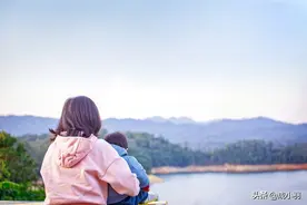 事实证明：关系越好的朋友，去对方家里，越不能空着手图片