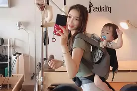 90后辣妈本想晒娃，自己却成焦点，“马甲线”属实令人羡慕图片