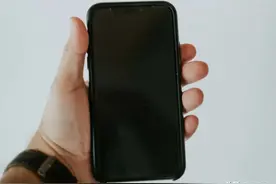 iPhone黑屏无法唤醒屏幕，死机黑屏开不了机，总结2个解救方法图片