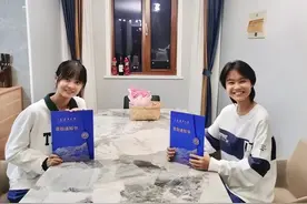 18年神同步！东北双胞胎姐妹火了：从幼儿园，到考入双一流，均同校就读！图片