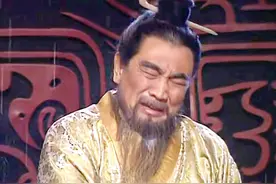 曹操赤壁惨败，正召开总结大会，怎料现场竟有人鼾声如雷图片