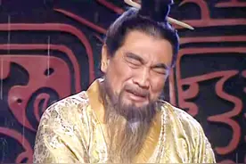 曹操赤壁惨败，正召开总结大会，怎料现场竟有人鼾声如雷图片